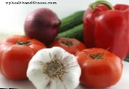 Sourire en mangeant des fruits et légumes encourage les enfants à les choisir